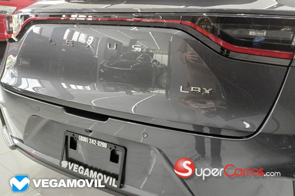 2025 Lexus LBX ActiveFull — foto 7 / 12