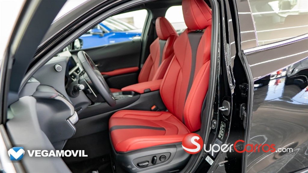 2025 Lexus UX 300 F-SPORT HYBRID — foto 8 / 10