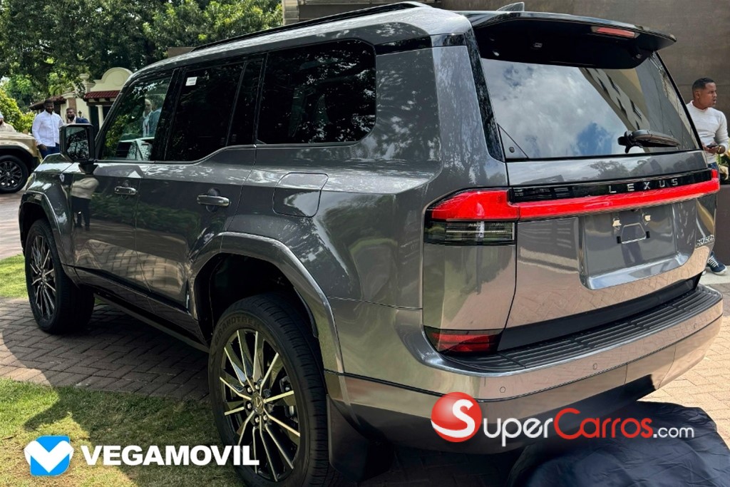 2026 Lexus GX 550 Luxury — foto 3 / 9