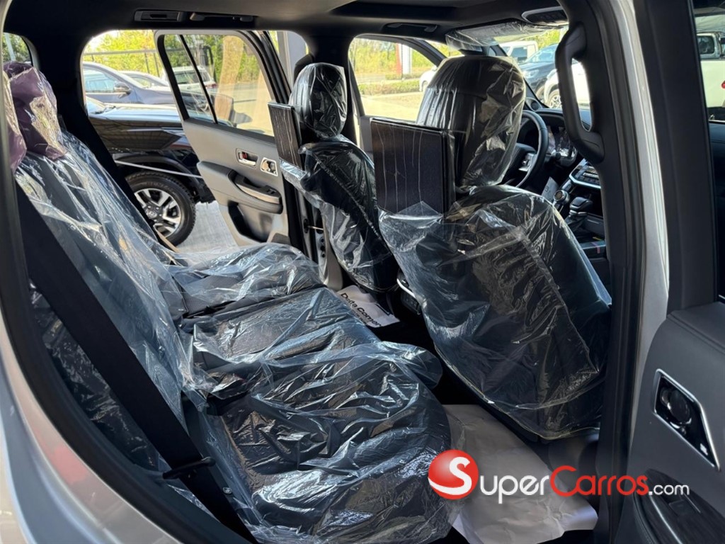 2026 Toyota Land Cruiser 300 VX-R — foto 8 / 9