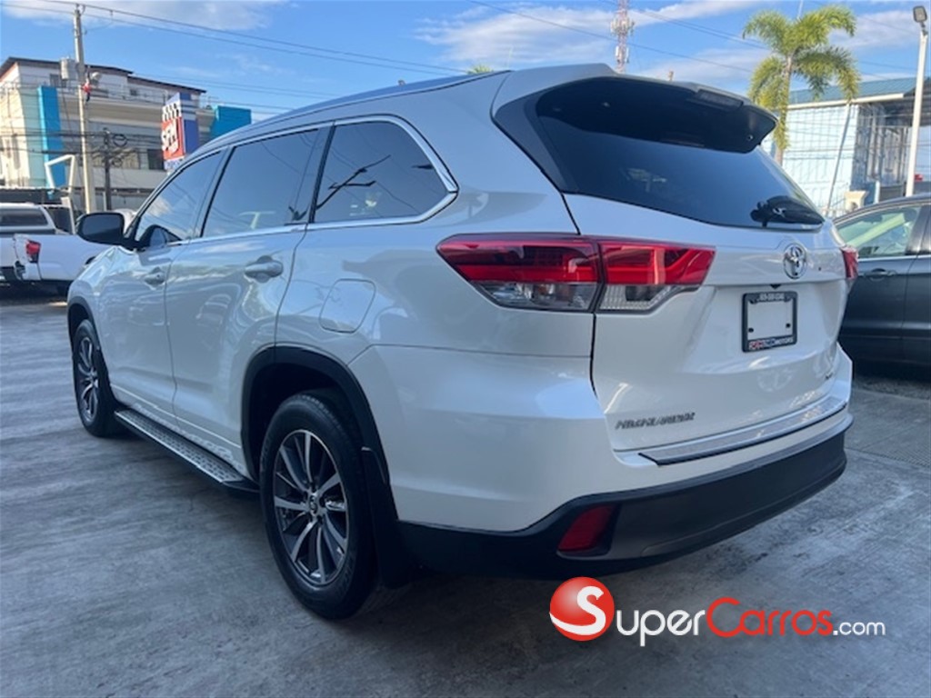 2017 Toyota Highlander XLE — foto 2 / 9