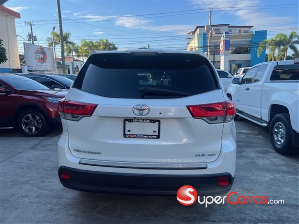 2017 Toyota Highlander XLE — foto 3 / 9