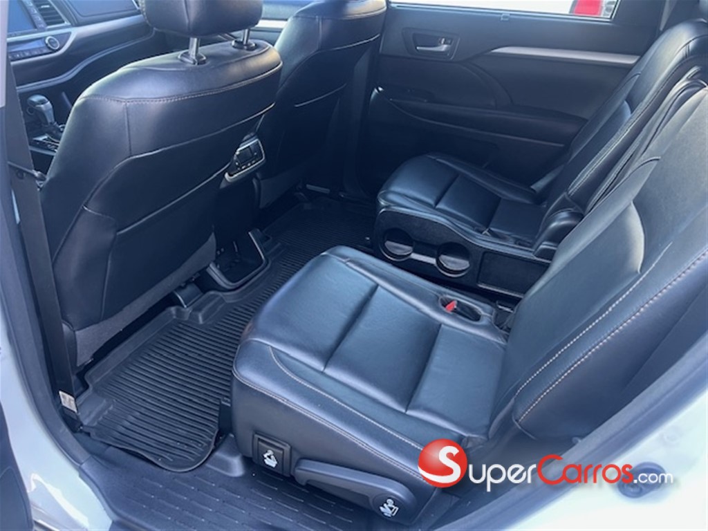 2017 Toyota Highlander XLE — foto 8 / 9