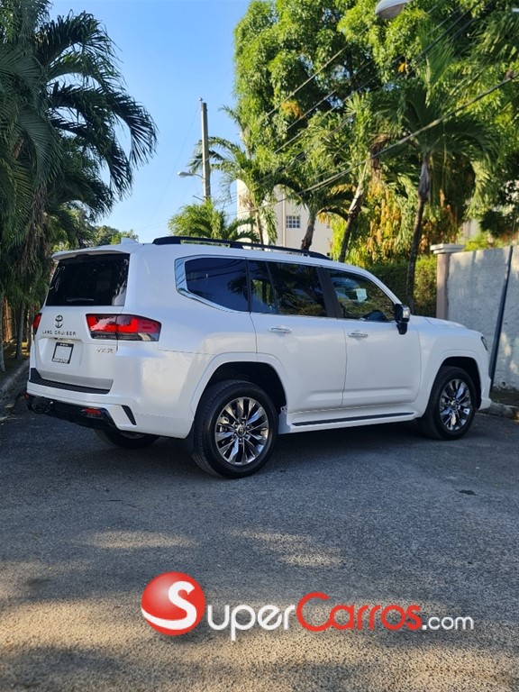 2027 Toyota Land Cruiser VXR — foto 4 / 10