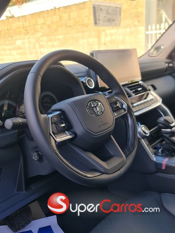 2027 Toyota Land Cruiser VXR — foto 5 / 10