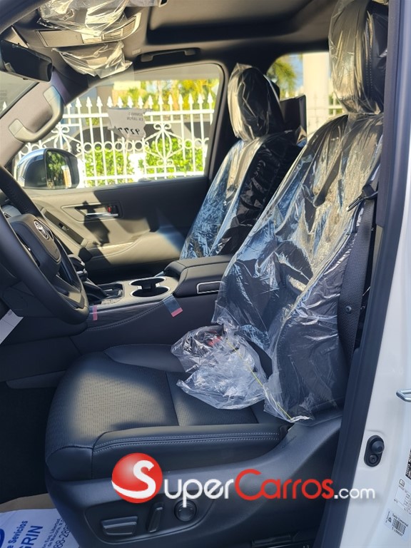 2027 Toyota Land Cruiser VXR — foto 6 / 10