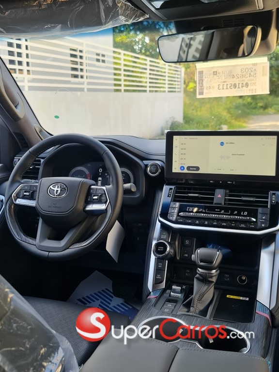 2027 Toyota Land Cruiser VXR — foto 7 / 10