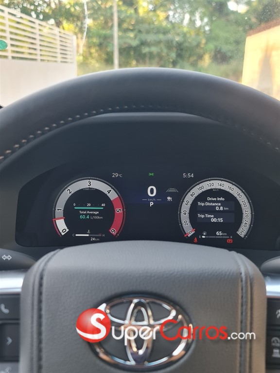 2027 Toyota Land Cruiser VXR — foto 8 / 10