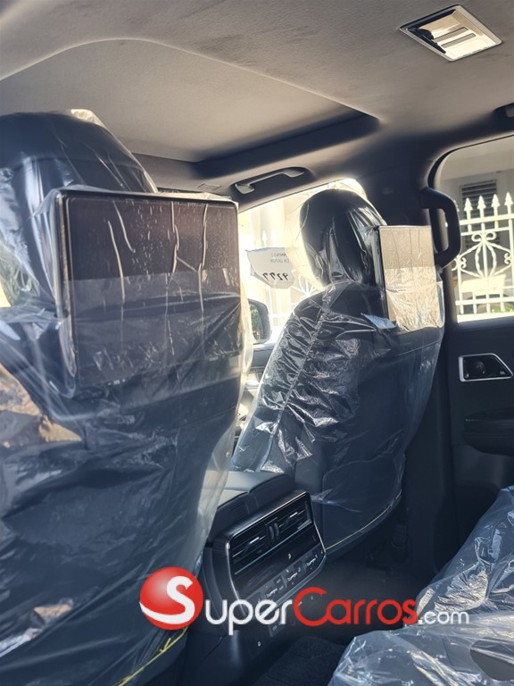 2027 Toyota Land Cruiser VXR — foto 9 / 10