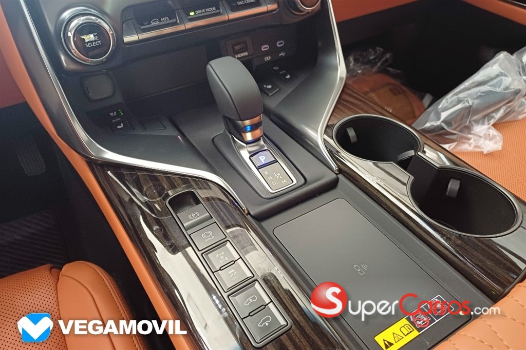 2026 Lexus LX 700 VIP — foto 11 / 12