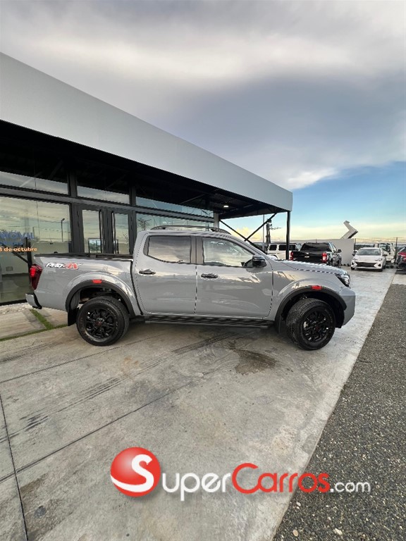 2026 Nissan Frontier Pro-4X — foto 2 / 8