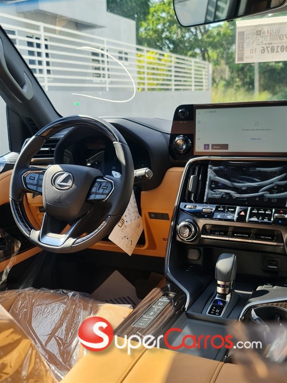 2025 Lexus LX 700 H Urban — foto 8 / 10