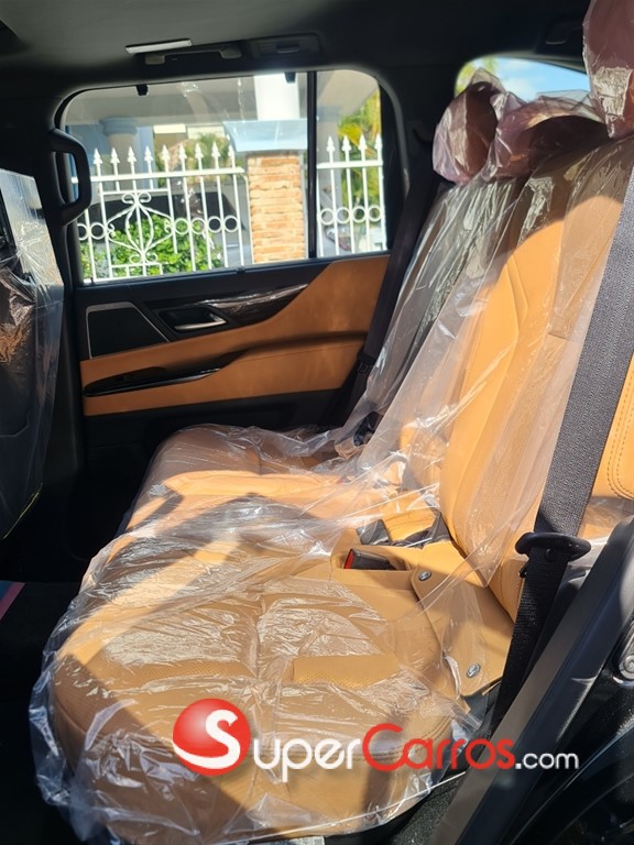 2025 Lexus LX 700 H Urban — foto 10 / 10