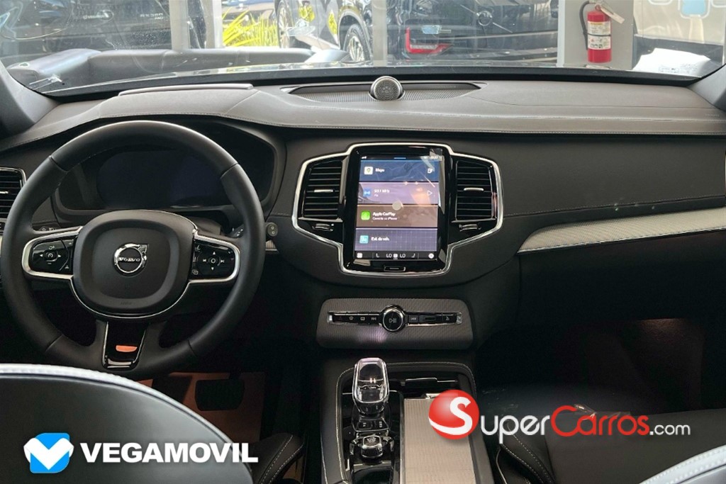 2025 Volvo XC90 Ultimate Dark Recharge T8 — foto 8 / 12