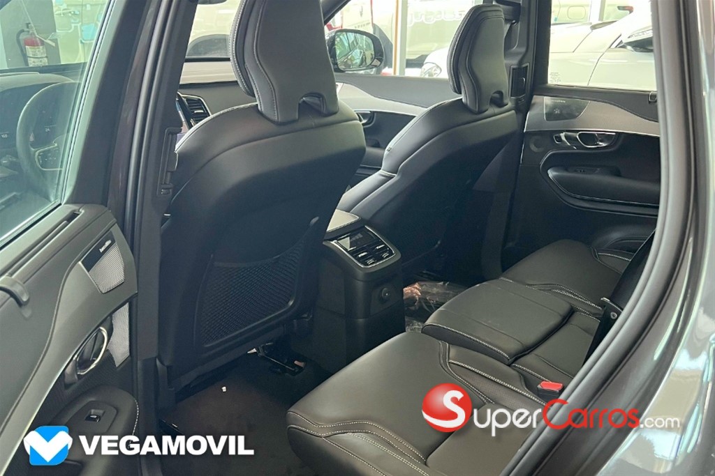 2025 Volvo XC90 Ultimate Dark Recharge T8 — foto 12 / 12