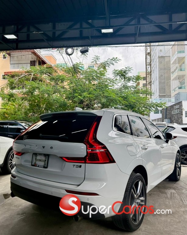 2021 Volvo XC60 Momentum T5 — foto 2 / 7