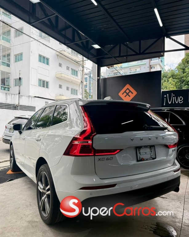 2021 Volvo XC60 Momentum T5 — foto 5 / 7
