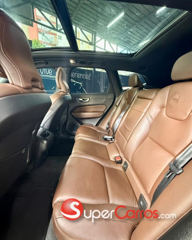2021 Volvo XC60 Momentum T5 — foto 6 / 7