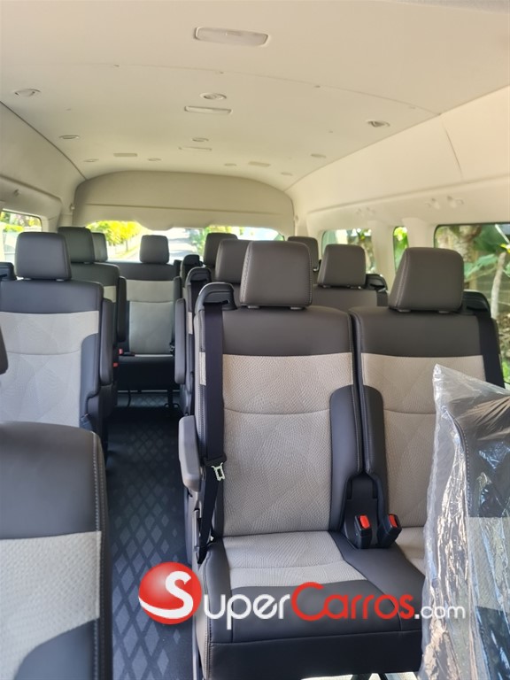 2026 Toyota Hiace GL — foto 9 / 11