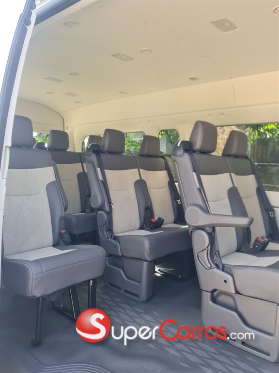 2026 Toyota Hiace GL — foto 10 / 11