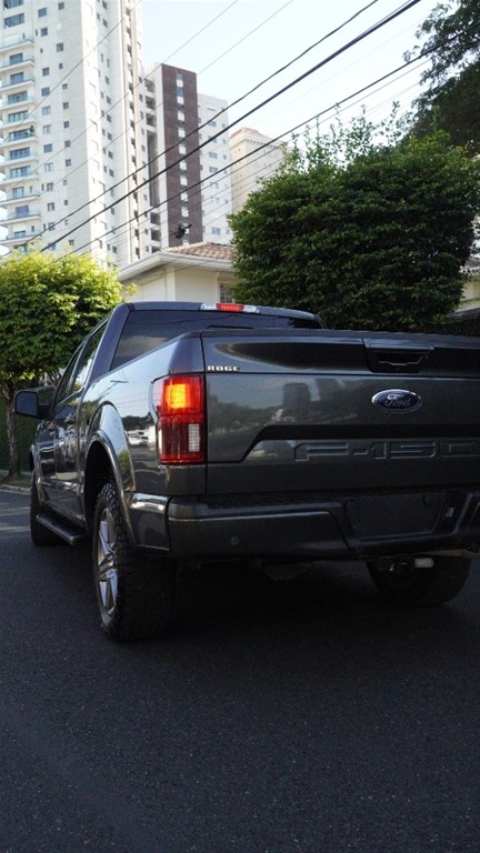 2019 Ford F 150 Lariat Ecoboost — foto 4 / 12