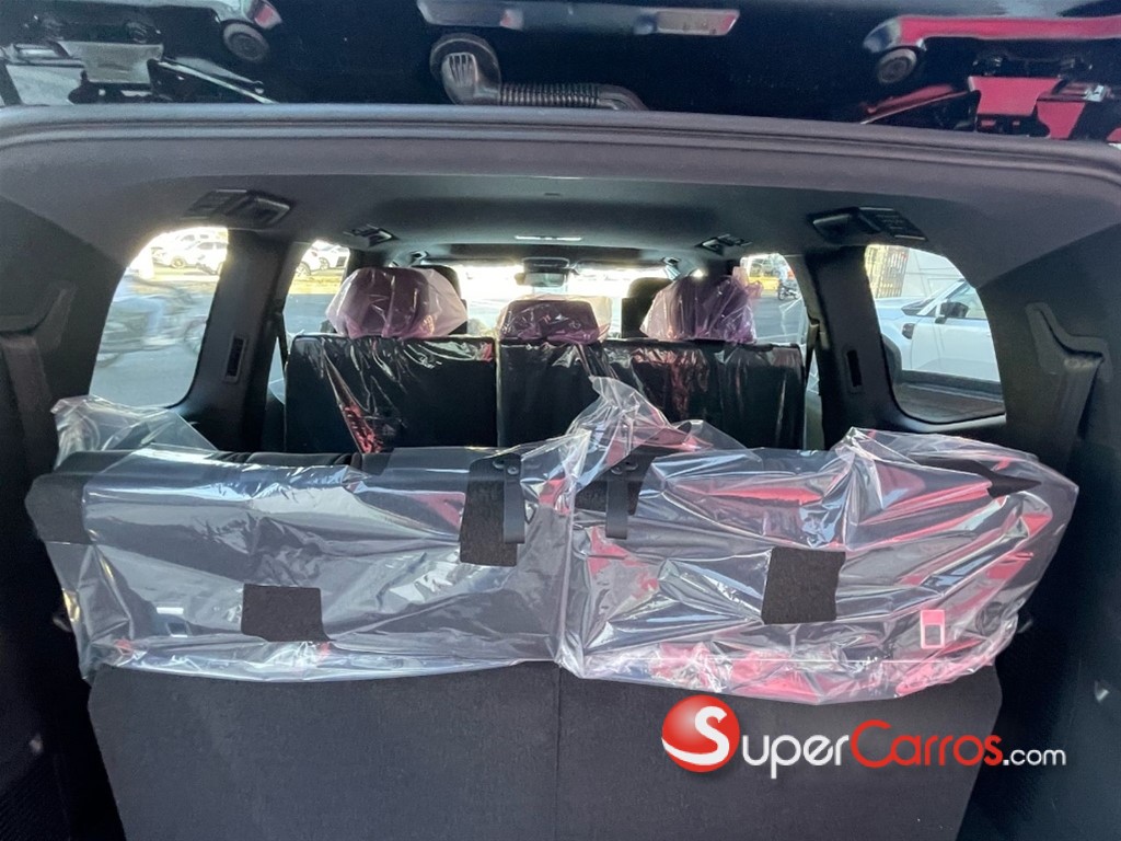 2025 Toyota Land Cruiser 300 VX-R — foto 9 / 10