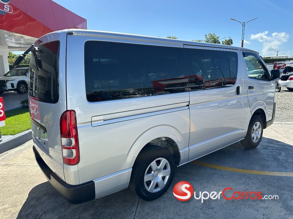 2019 Toyota Hiace — foto 4 / 8