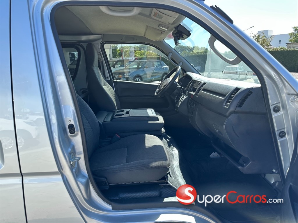 2019 Toyota Hiace — foto 6 / 8