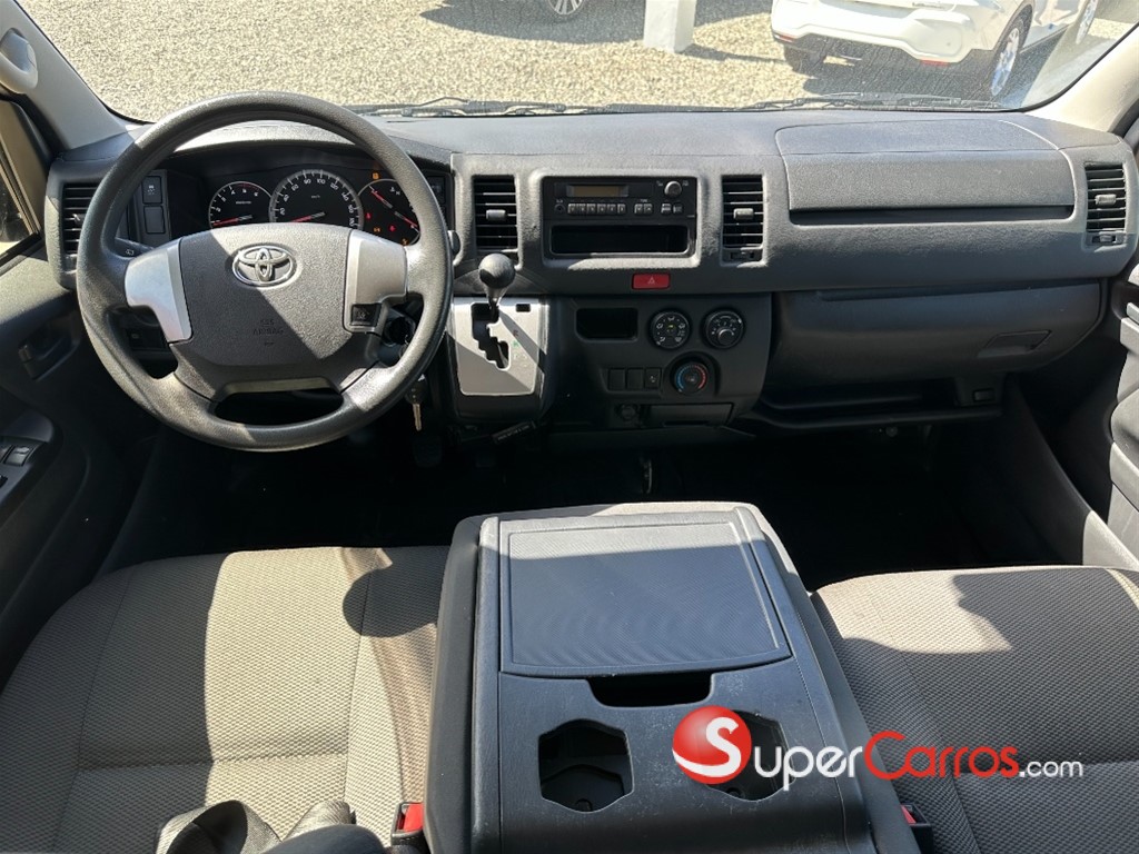 2019 Toyota Hiace — foto 7 / 8