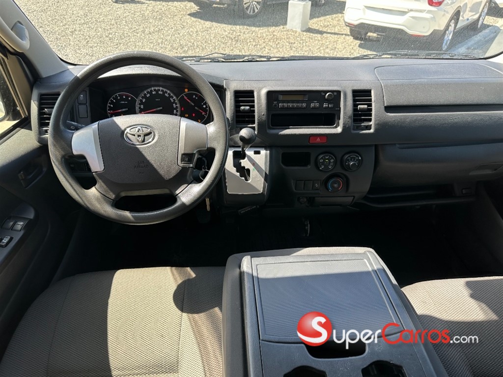 2019 Toyota Hiace — foto 8 / 8