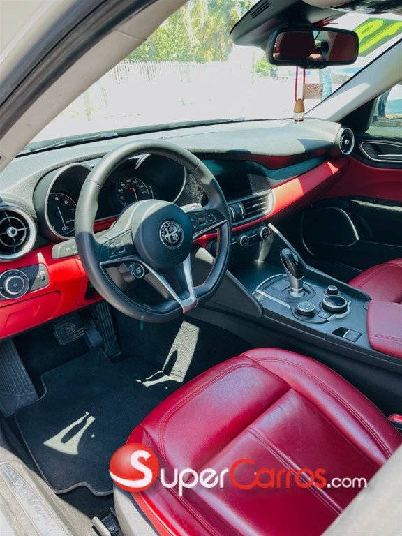 2018 Alfa Romeo Giulia — foto 4 / 9