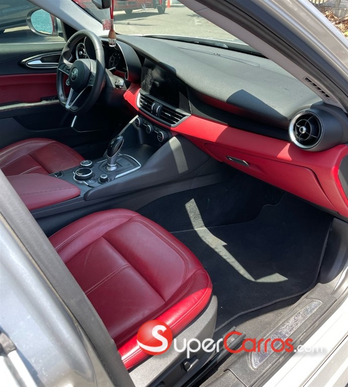 2018 Alfa Romeo Giulia — foto 6 / 9