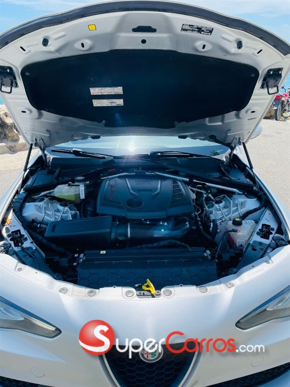 2018 Alfa Romeo Giulia — foto 8 / 9