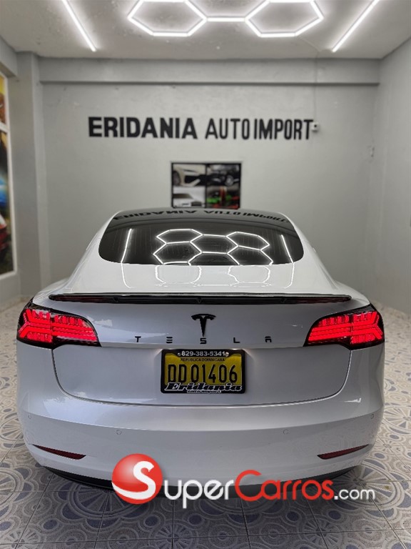 2020 Tesla Model 3 Standard Range Plus — foto 5 / 8