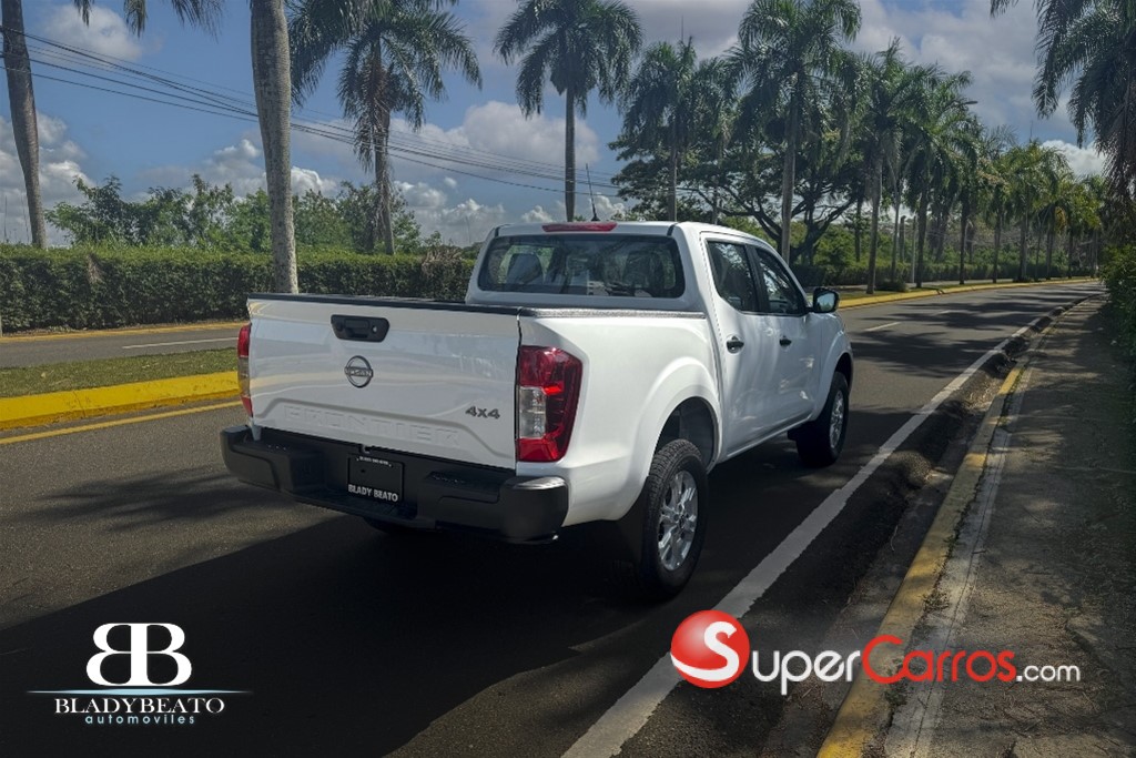 2026 Nissan Frontier XE — foto 2 / 12