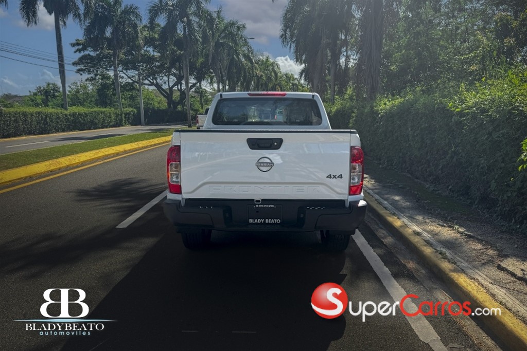 2026 Nissan Frontier XE — foto 3 / 12