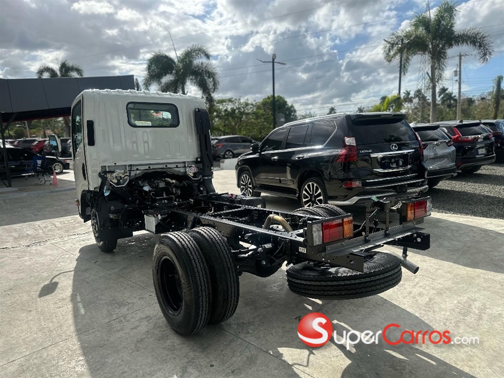 2026 Isuzu QMR 12 Pies — foto 4 / 10