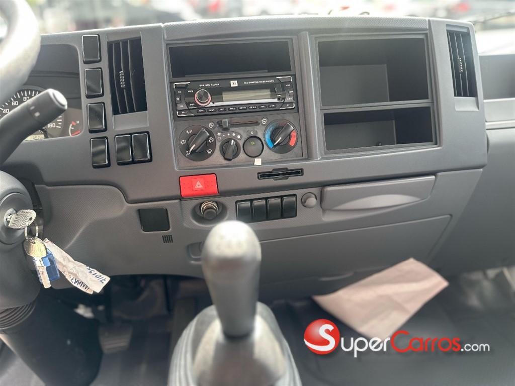 2026 Isuzu QMR 12 Pies — foto 9 / 10