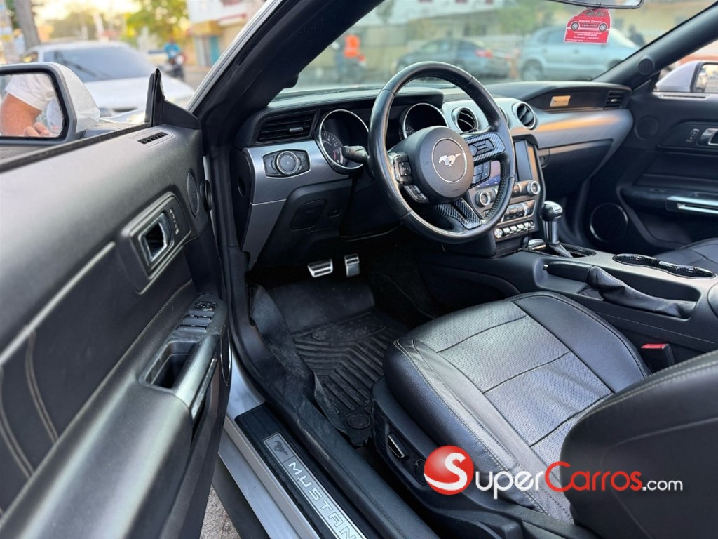 2019 Ford Mustang Ecoboost Premium — foto 8 / 10