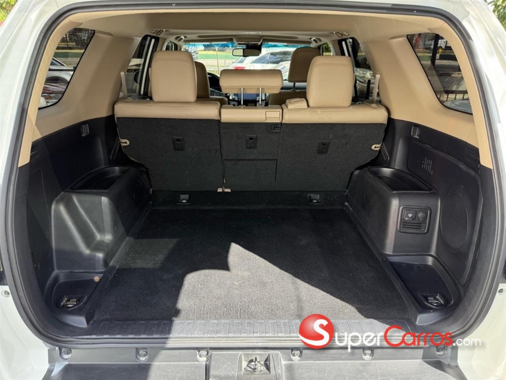 2020 Toyota 4 Runner Limited — foto 9 / 10