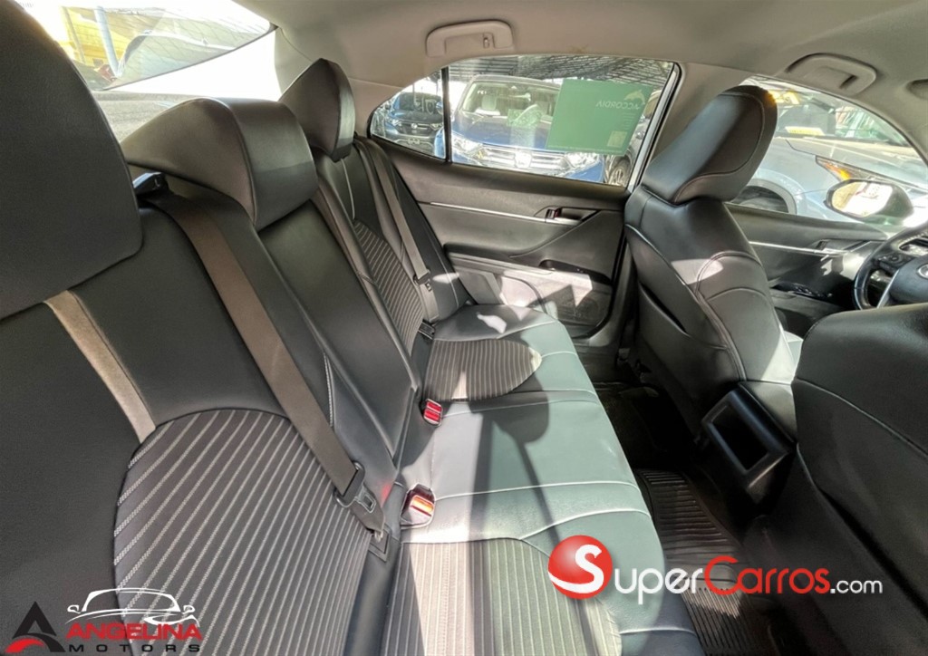 2019 Toyota Camry SE — foto 9 / 11