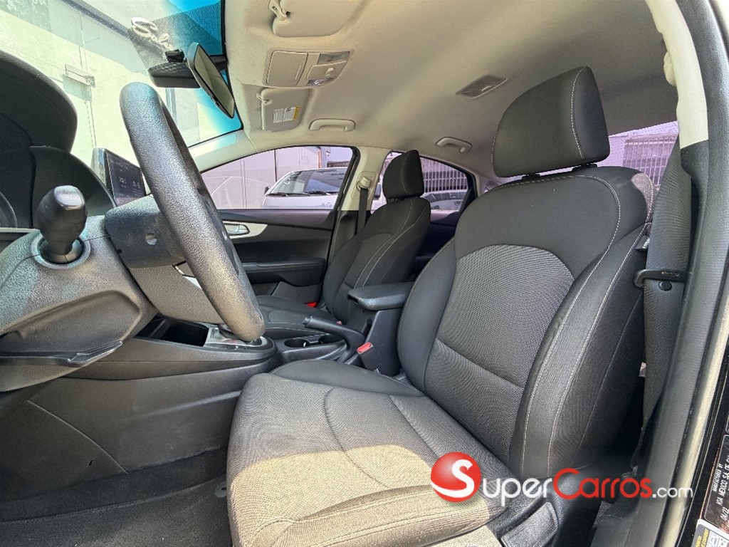 2022 Kia Forte LXS — foto 7 / 10