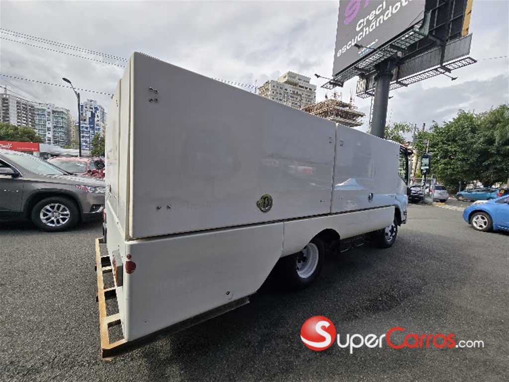 2013 Isuzu NPR 16 pies — foto 8 / 11
