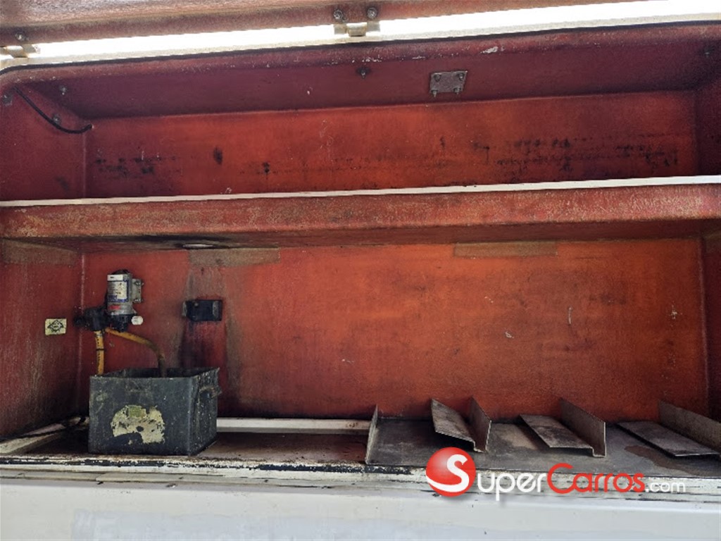 2013 Isuzu NPR 16 pies — foto 11 / 11