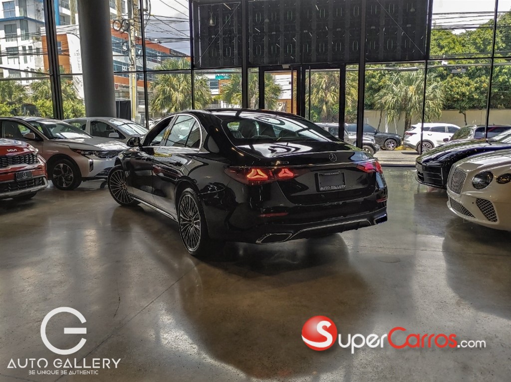 2025 Mercedes-Benz Clase E 450 4Matic — foto 3 / 12