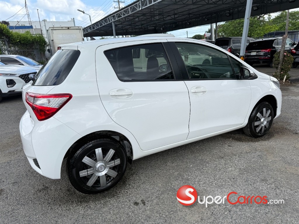 2020 Toyota VITZ — foto 6 / 12