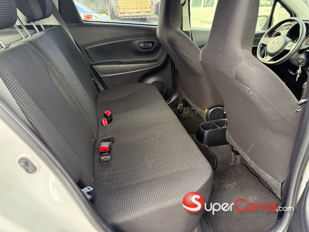 2020 Toyota VITZ — foto 7 / 12