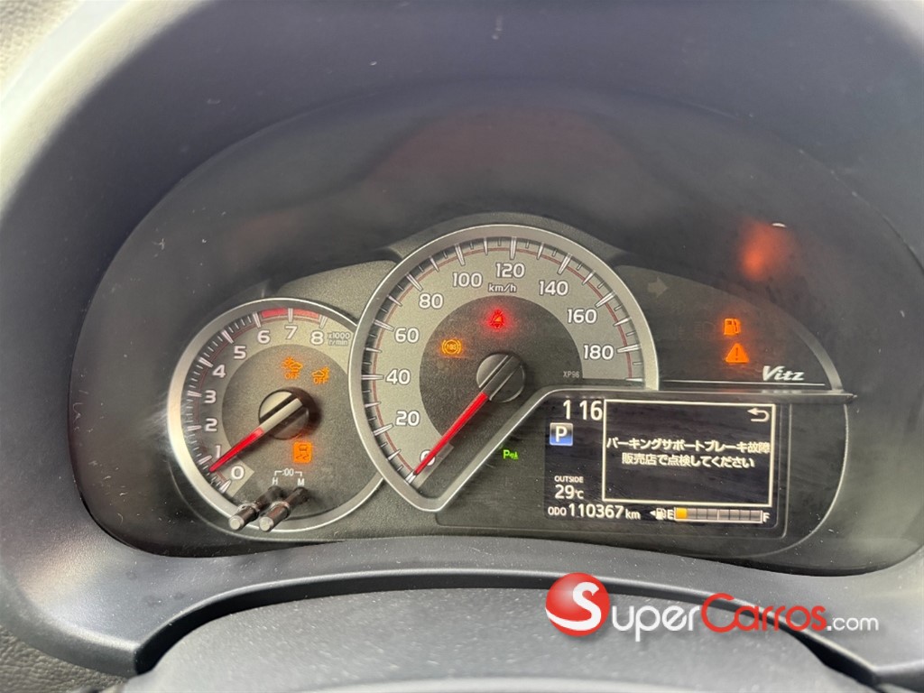 2020 Toyota VITZ — foto 8 / 12