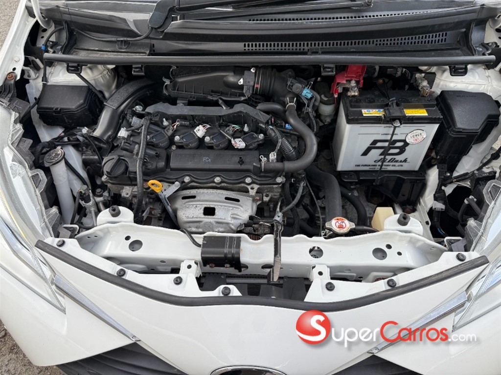 2020 Toyota VITZ — foto 9 / 12