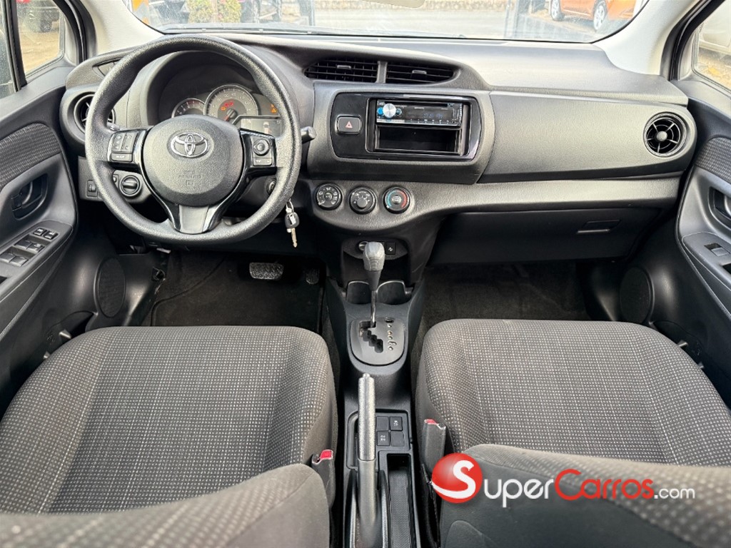 2020 Toyota VITZ — foto 11 / 12